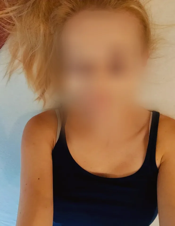 Büsra, 28