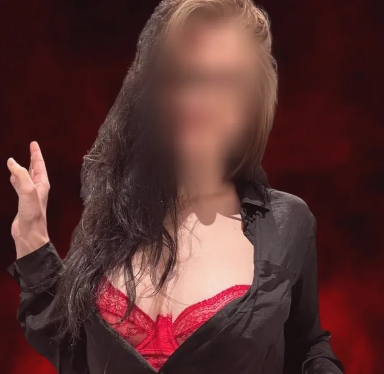 Emilia, 28