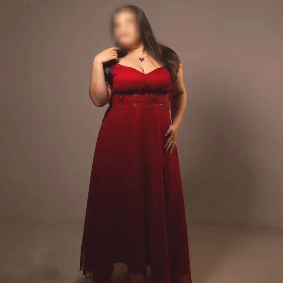 Emilia, 32