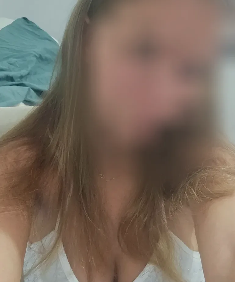 Katrin, 22