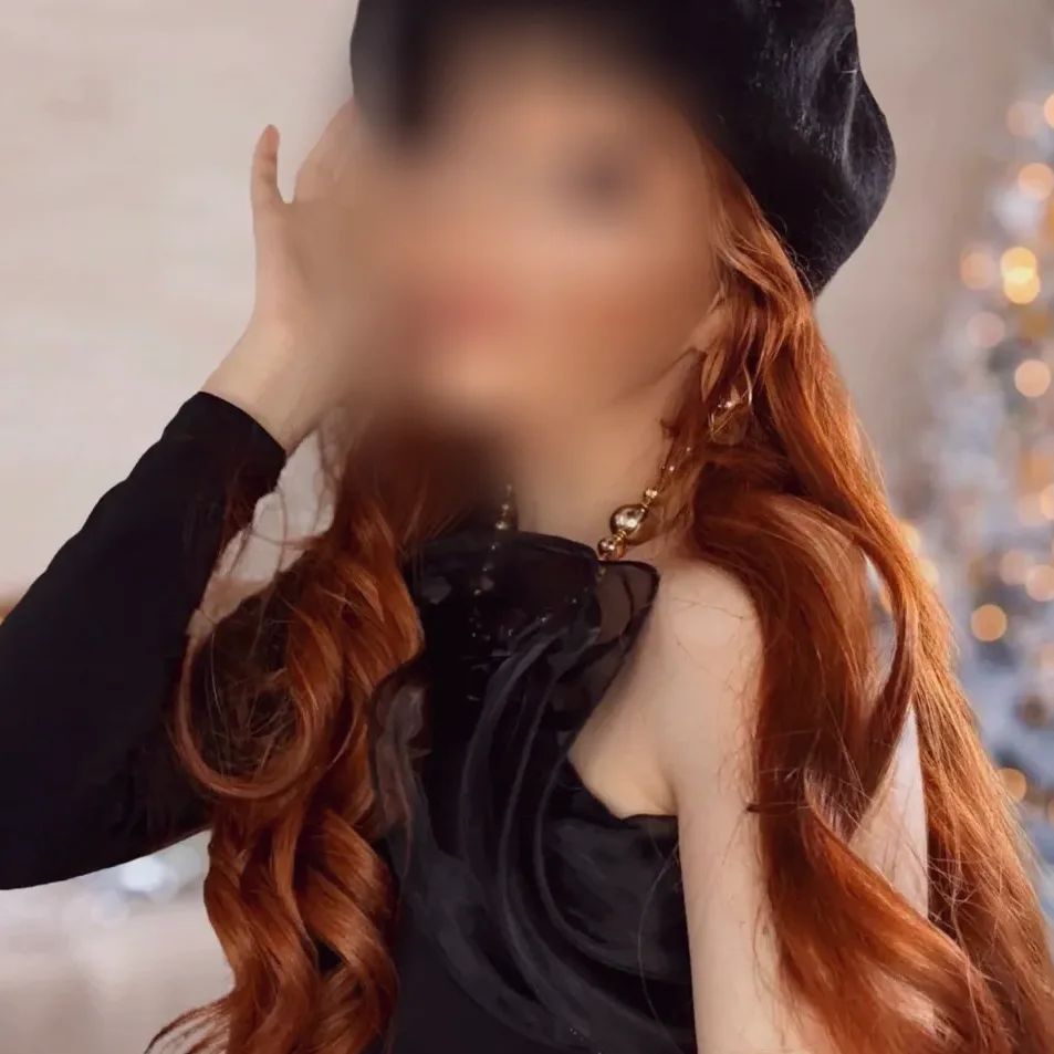 Sabrina, 27